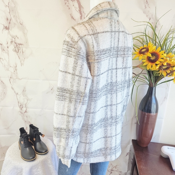 Banana Republic Oversized Wool Barn Jacket Shacket Plaid Black White Warm - Picture 5 of 6